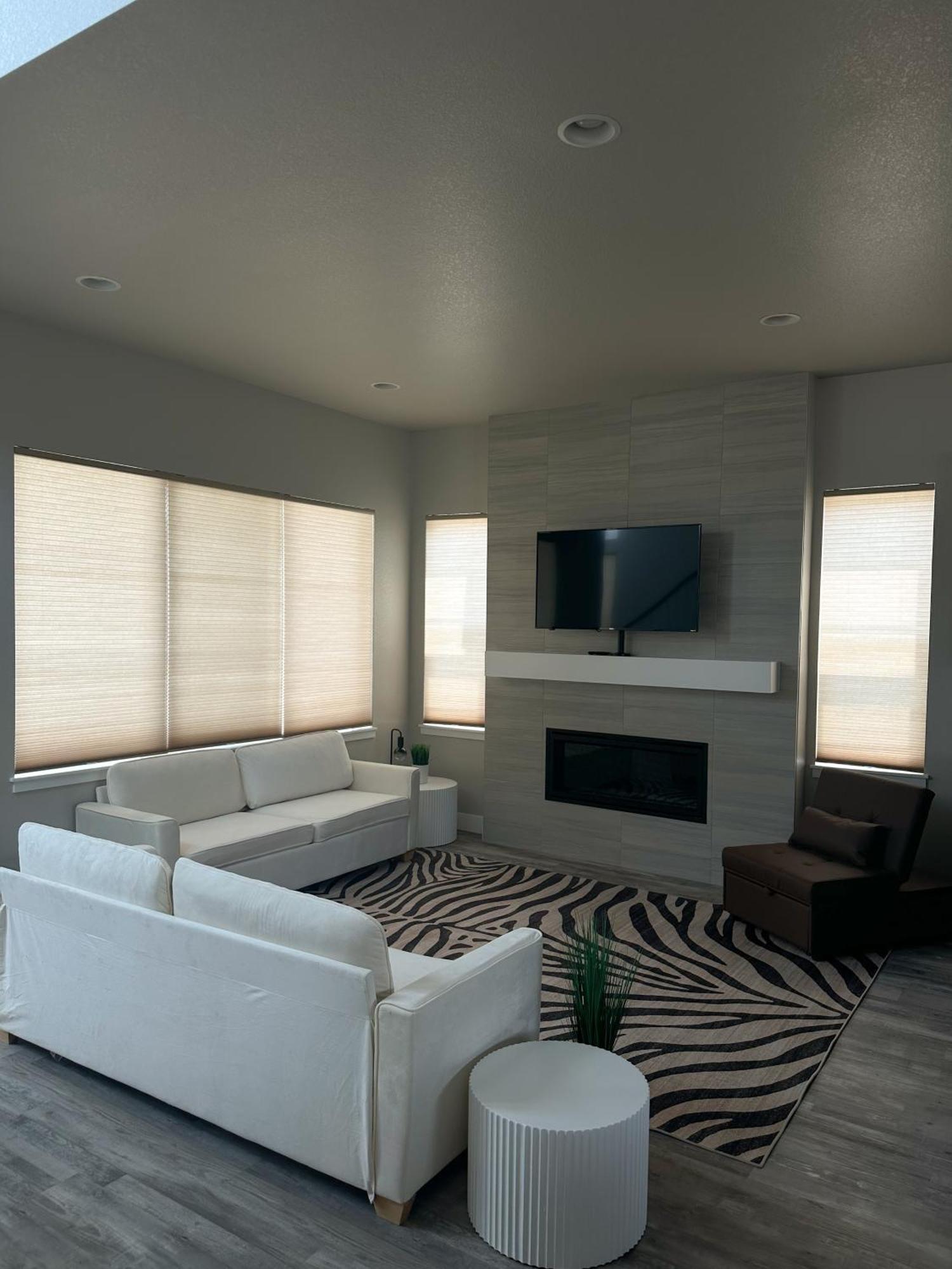New Modern Contemporary House By The Airport And Gaylord