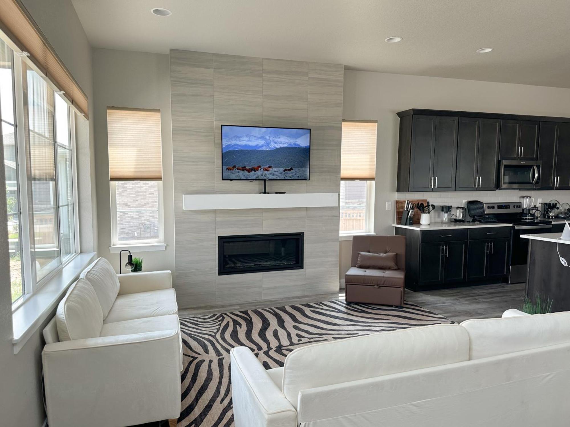 New Modern Contemporary House By The Airport And Gaylord *