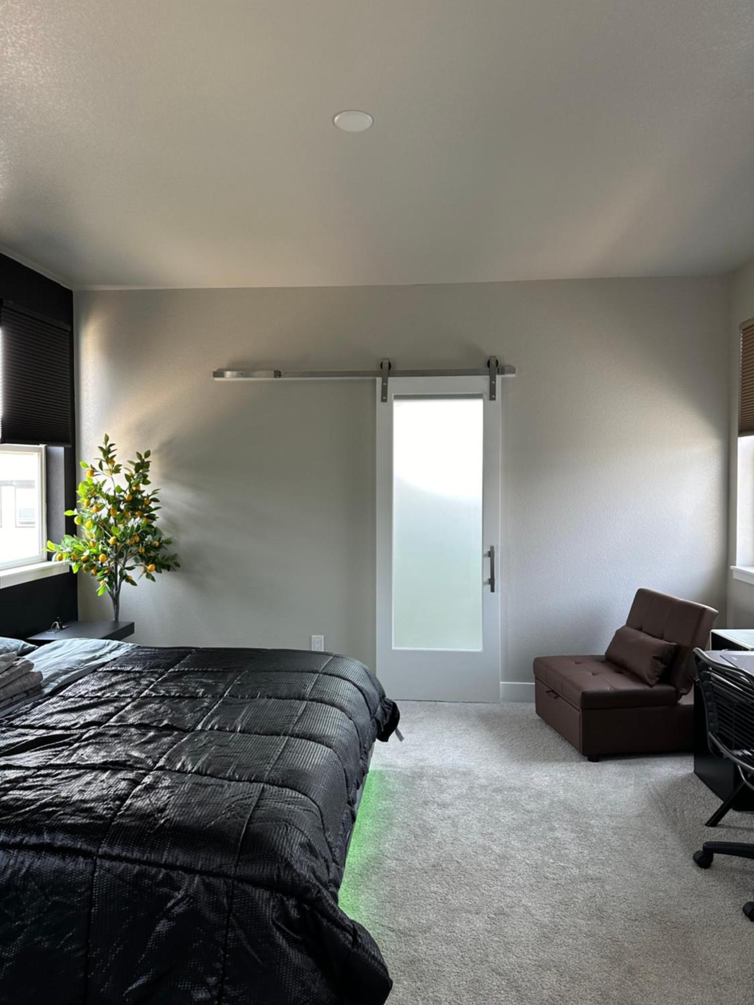 New Modern Contemporary House By The Airport And Gaylord Dom wakacyjny *
